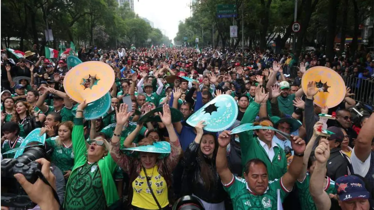 Fallas de coordinación marcan el intento de Récord Guinness de la gran ola en CDMX