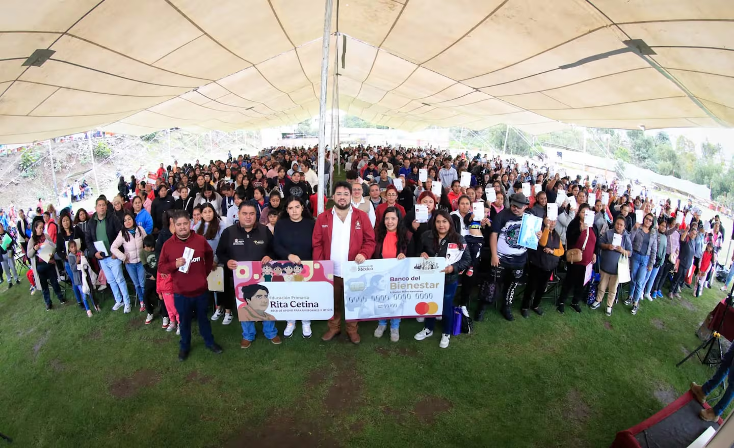 Naucalpan llevó a cabo una jornada de entrega de tarjetas de la beca “Rita Cetina”