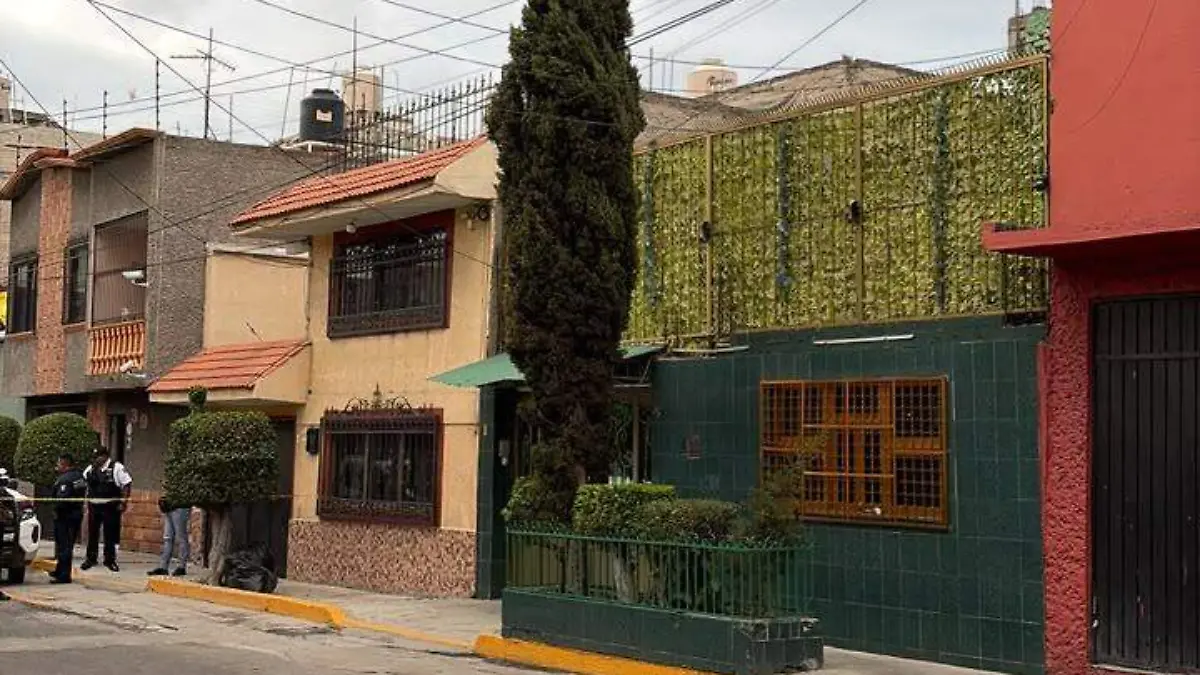 Hallan restos humanos dentro de una maleta en una vivienda de Nezahualcóyotl