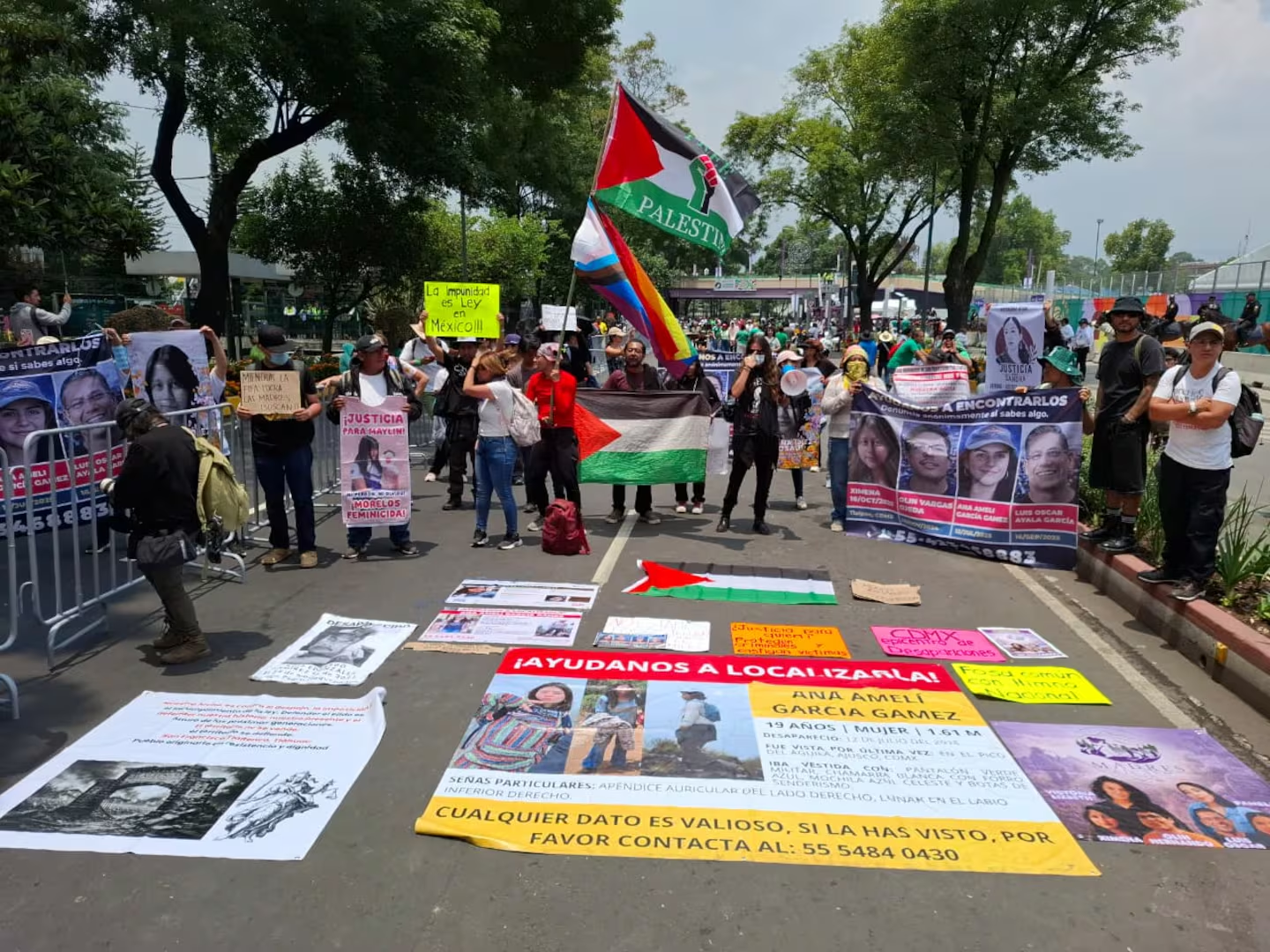 Jóvenes se sumaron a colectivos que se manifestaron en calzada de Tlalpan