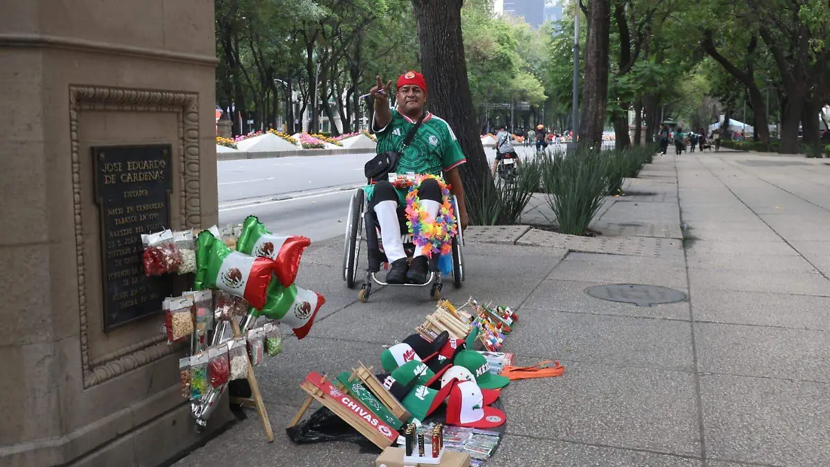 Regresa el ambulantaje a Reforma tras triunfo de la Selección mexicana en la inauguración del Mundial