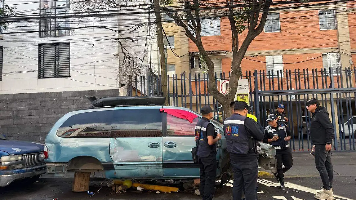 Vecinos de la Alcaldía Cuauhtémoc celebran retiro de más de tres mil autos olvidados