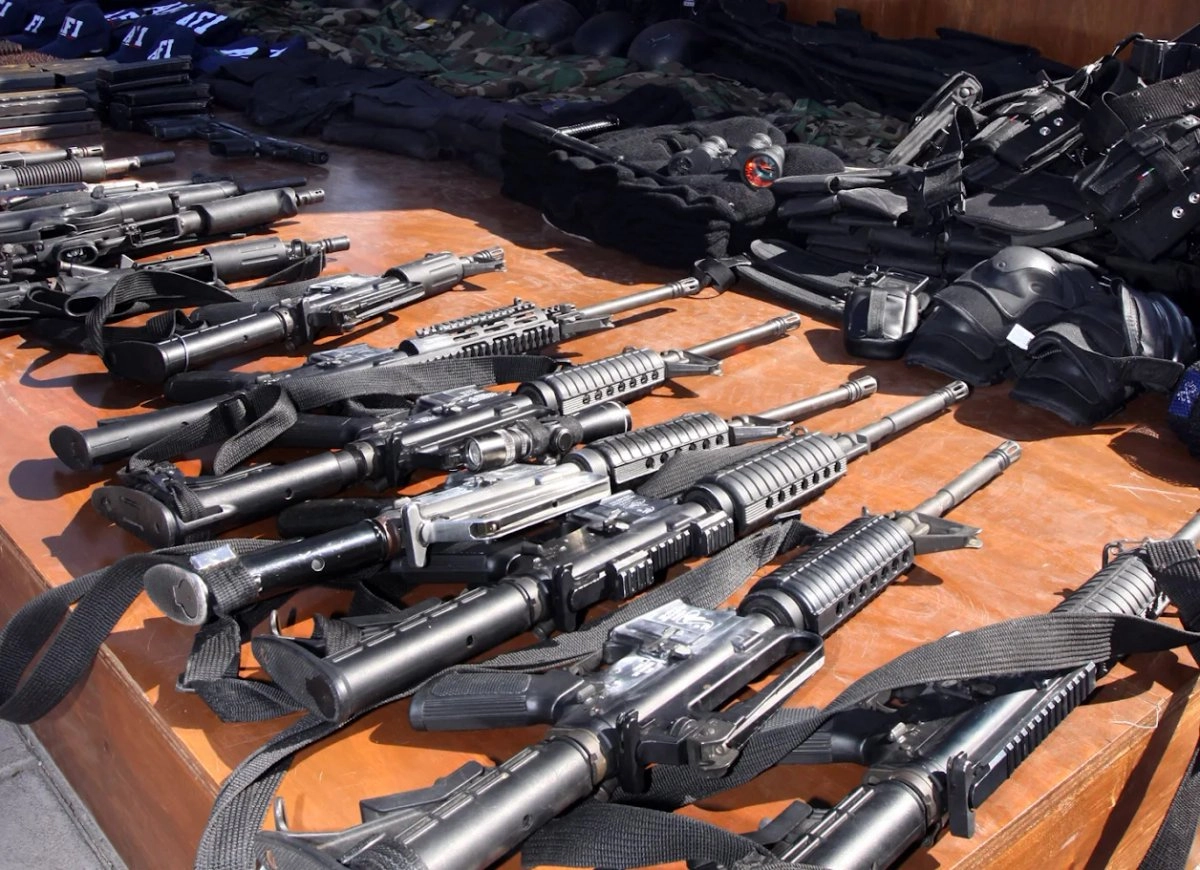 Revelan retroceso de EU en medidas para combatir el tráfico de armas