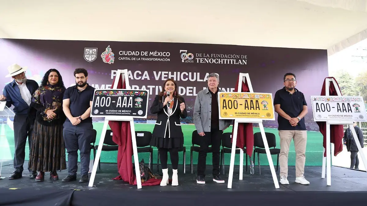 Semovi entrega placas conmemorativas del Mundial 2026 en módulos autorizados de SEMOVI