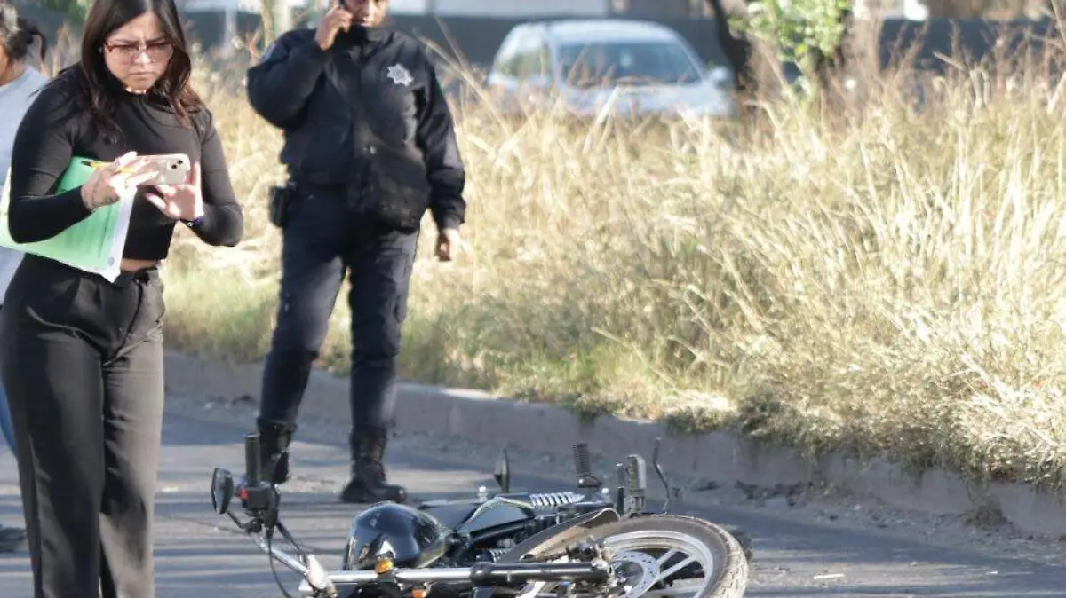 Pareja de motociclistas muere tras derrapar en la México-Querétaro