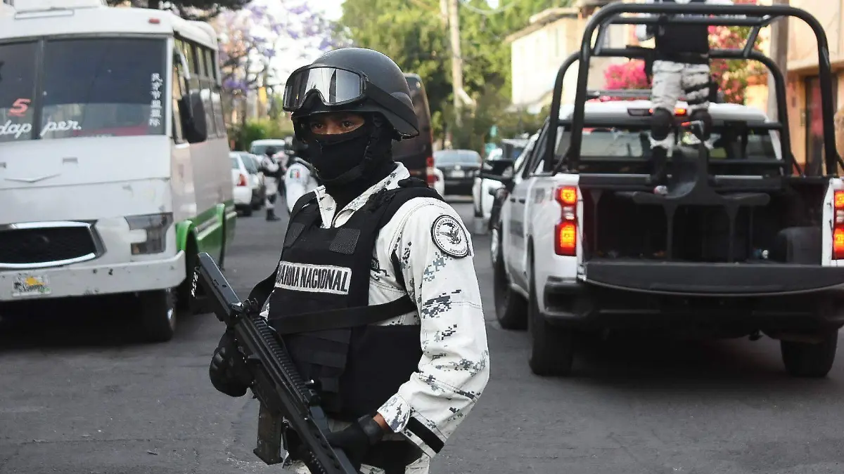 Guardia Nacional conmemora siete años de vida con una carrera abierta sobre Paseo de la Reforma Martín Aguilar  La Guardia Nacional conmemorará siete años de haber sido conformada con una carrera que se llevará a cabo este sába do 20 de junio en Paseo de la Reforma a la que todos los capitalinos pueden participar. El general de brigada Rus Peñal oza, coordinador estatal de la Guardia Nacional explicó la carrera tendrá diferentes categorías, será de cinco kiló metros. “Se va a desarrollar en un lugar emblemático, en el Paseo de la Reforma tanto de manera turística, como de m anera histórica es el mejor escenario que podemos tener los que vivimos aquí para hacer un poco de deporte. Va a ser e l día sábado, iniciamos a las 6:15 de la mañana, son cinco kilómetros y está abiertos a todo el público”. Explic ó que habrá otro tipo de atracciones e iniciarán en la Estela de Luz, seguirá su trayecto por todo Paseo de la Refor ma hacia la Fuente de Petróleo, donde