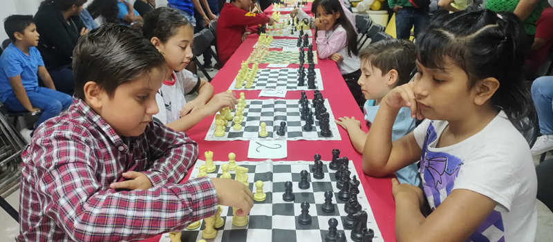 Con ajedrez, antorcha fomenta la convivencia y el desarrollo intelectual en Tláhuac