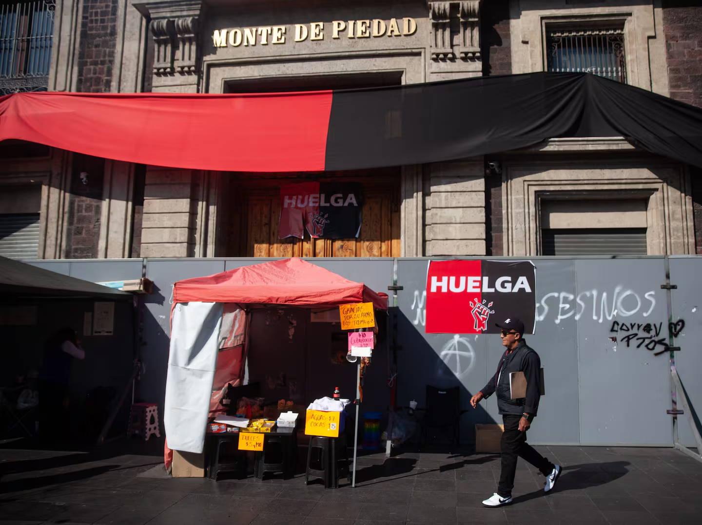 Clientes del Monte de Piedad piden congelar intereses, sino amagan con sumarse a las protestas