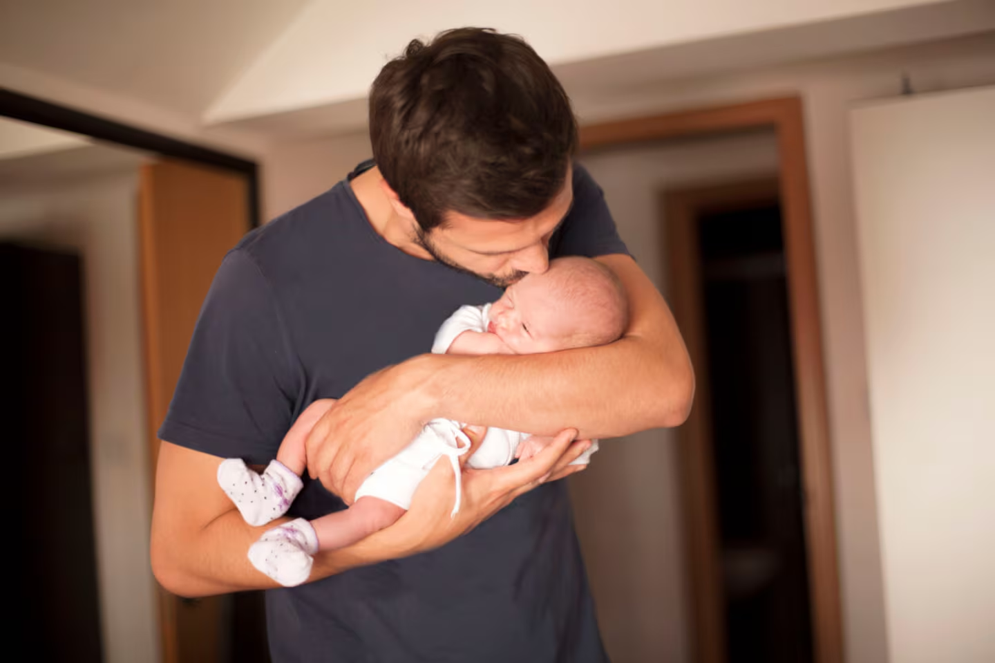 MC presenta iniciativa para otorgar licencias de paternidad