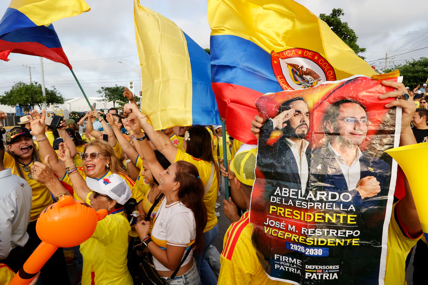 El ultra derechista De la Espriella gana las presidenciales en Colombia por sólo un punto, según el preconteo
