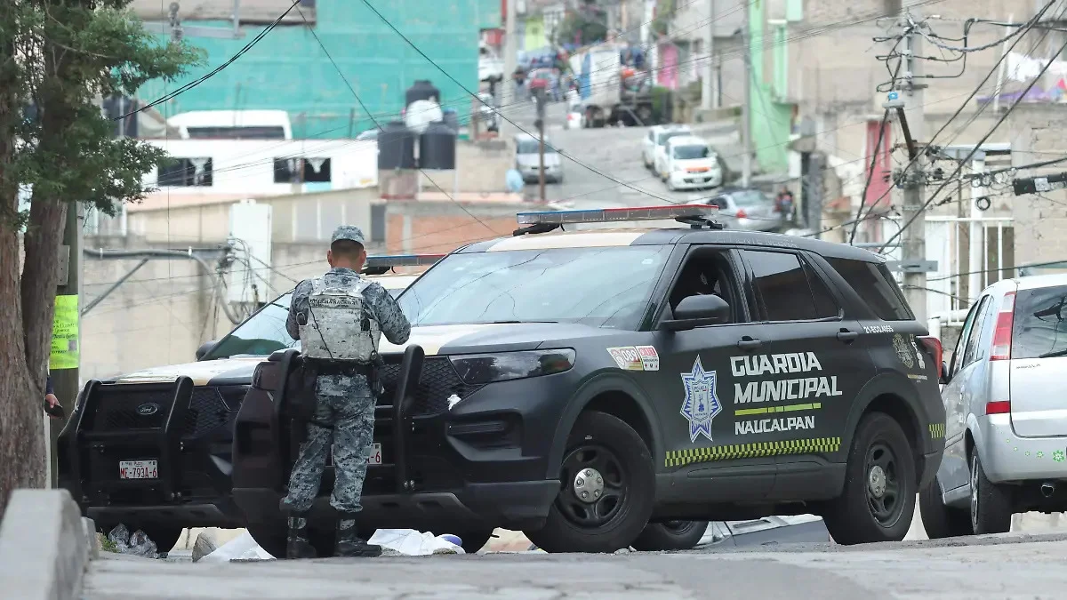 Hallan a hombre ejecutado y maniatado en calles de la colonia Valle Dorado, Naucalpan