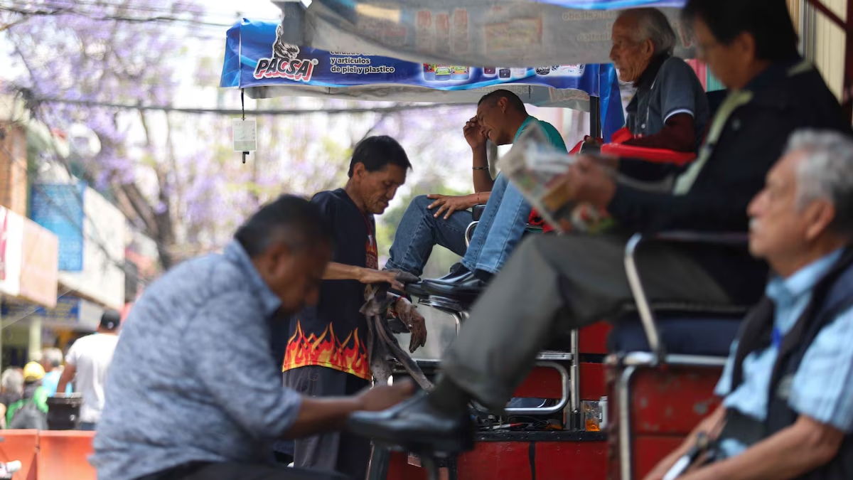Economía de México gana ritmo en abril y supera lo previsto, con 2.2 por ciento