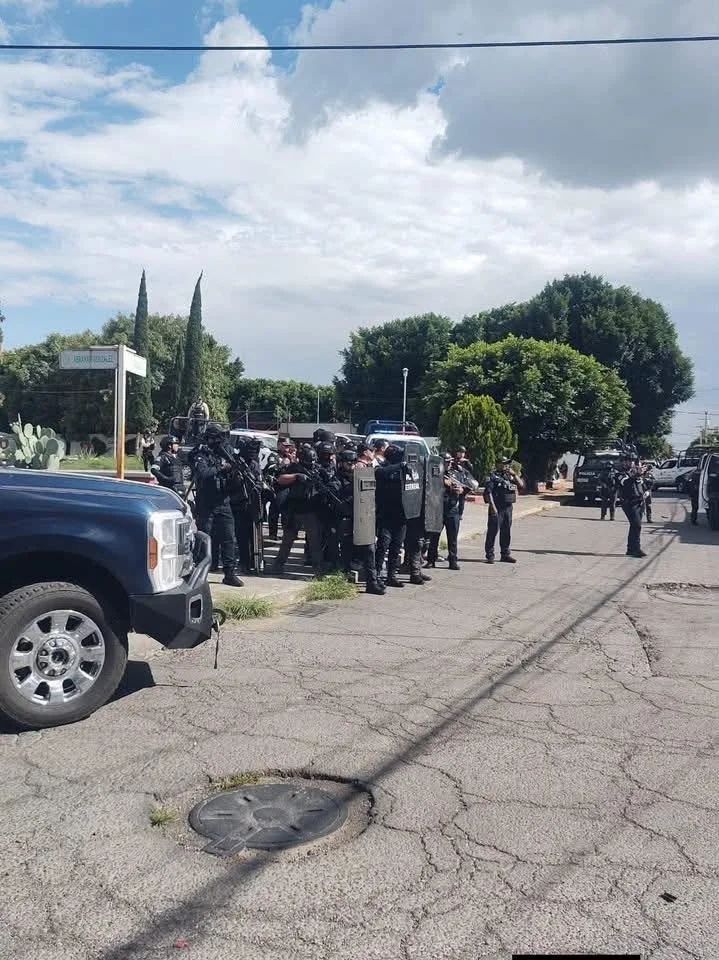 ¡Terror en Tecámac! Hombre toma de rehenes a su familia