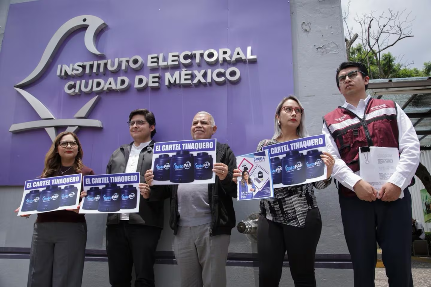 Presenta Morena denuncia formal contra legisladores del PAN por “estafa de enseres”