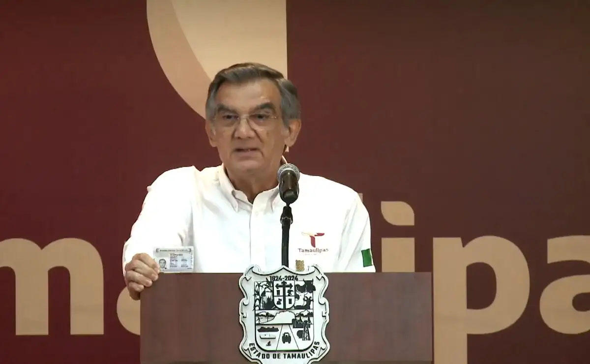 Américo Villarreal, gobernador de Tamaulipas, muestra su visa y amaga demanda penal vs ‘LA Times’