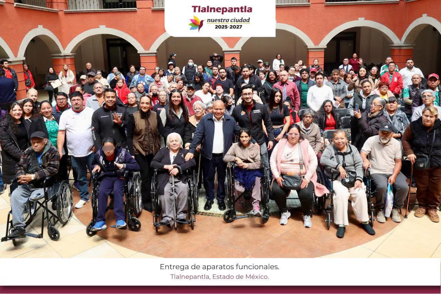 Tlalnepantla entrega sillas de ruedas a sectores vulnerables de su población