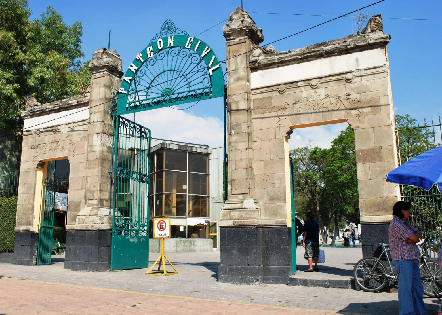 Macabro hallazgo en la Miguel Hidalgo: Encuentran cuerpo colgando en el Panteón Civil de Dolores
