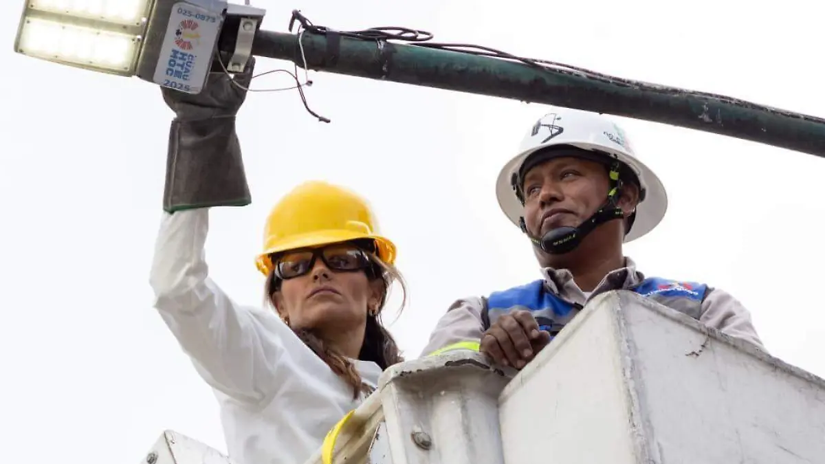Realizan bacheo, poda y desazolve en la colonia Doctores; rehabilitan 120 luminarias