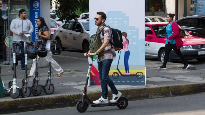 Congreso CDMX propone nuevo distintivo obligatorio para scooters y bicicletas eléctricas