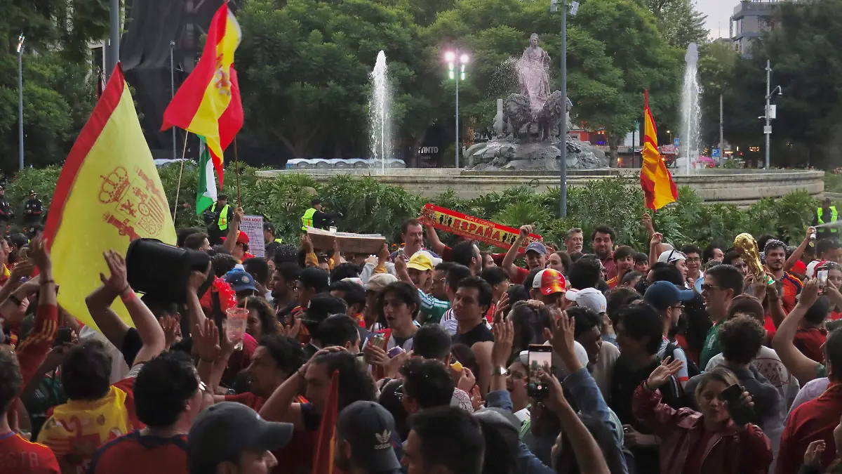Más de 3 mil aficionados armaron la fiesta española en la Fuente de la Cibeles