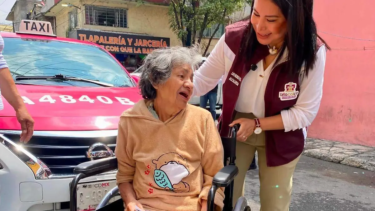 Iztacalco acerca ayudas técnicas a personas con discapacidad mediante brigadas domiciliarias