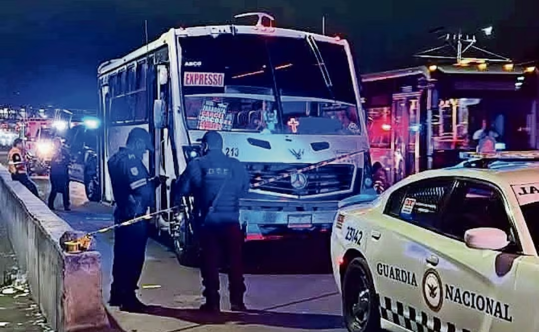 Asesinan a joven pasajero en el transporte público sobre la autopista México-Puebla tras un atraco armado