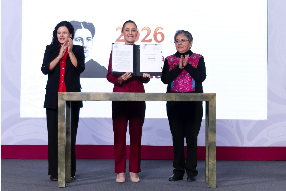 Firman Sheinbaum decreto para maximizar transparencia gubernamental