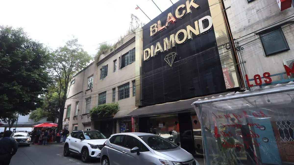 Aseguran el centro nocturno Black Diamond en Zona Rosa