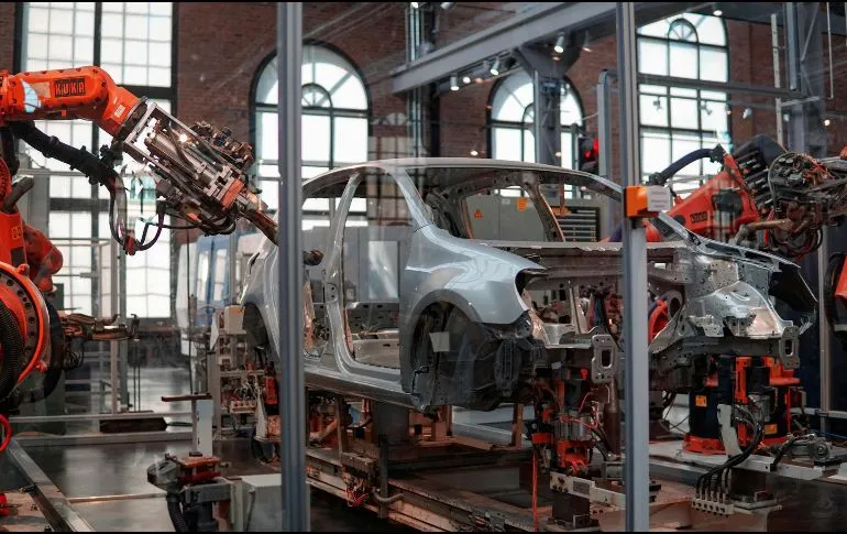 Producción de autos en México liga tres meses a la baja: INEGI