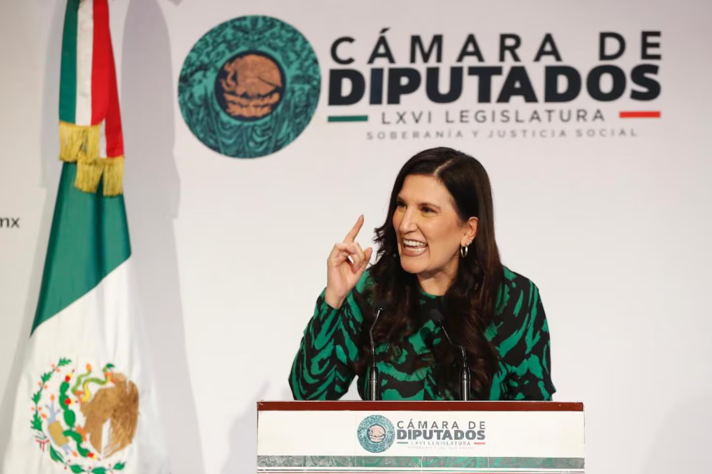 Lamenta Kenia López que se incluya a presidenta de Diputados en lista de enemigos del régimen