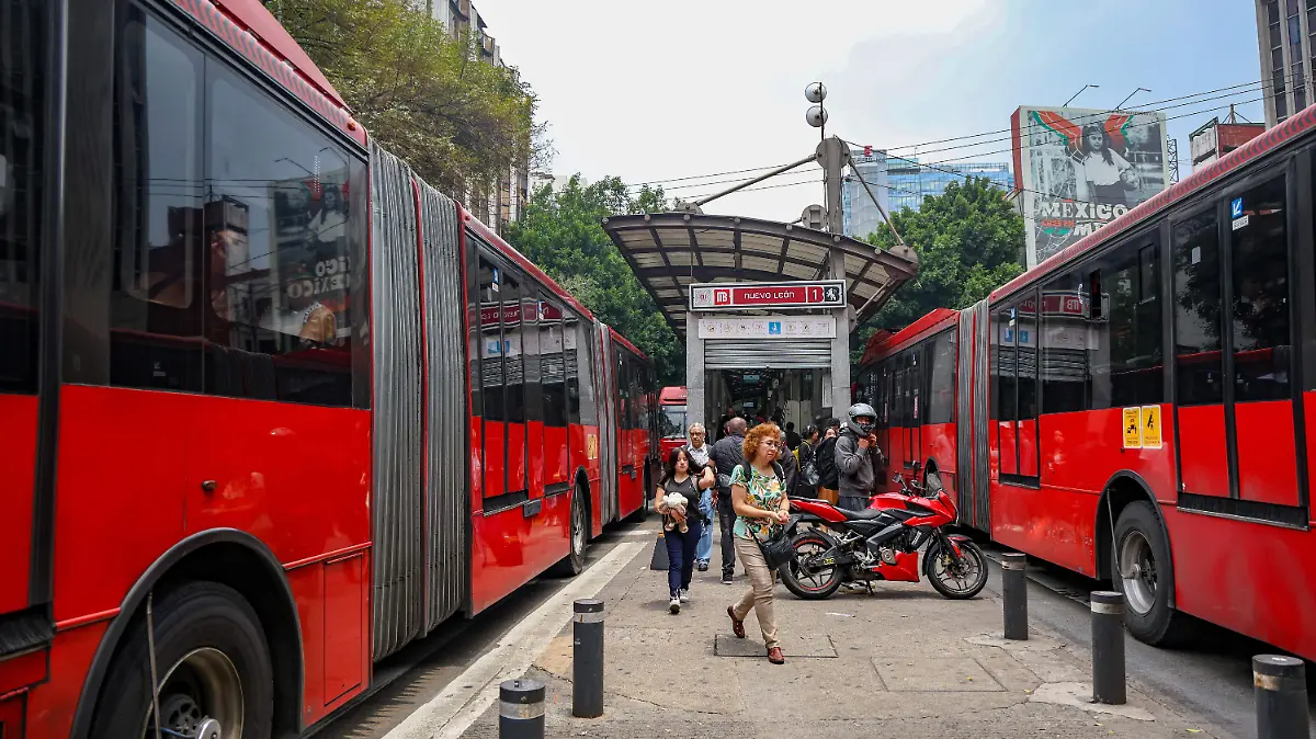 Baja el número de pasajeros del transporte clave en la zona Metropolitana