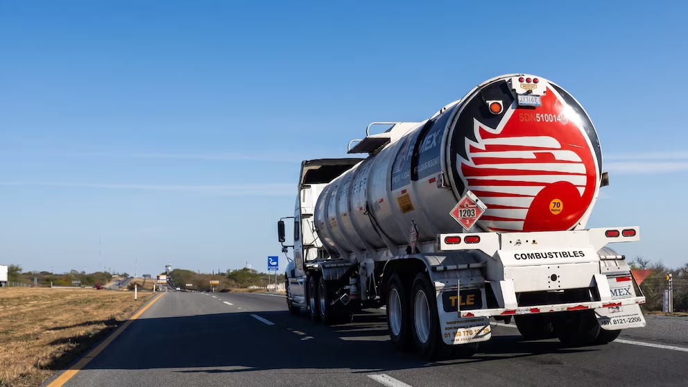 Gobierno Federal y sector gasolinero extienden por seis meses tope a precios de combustibles