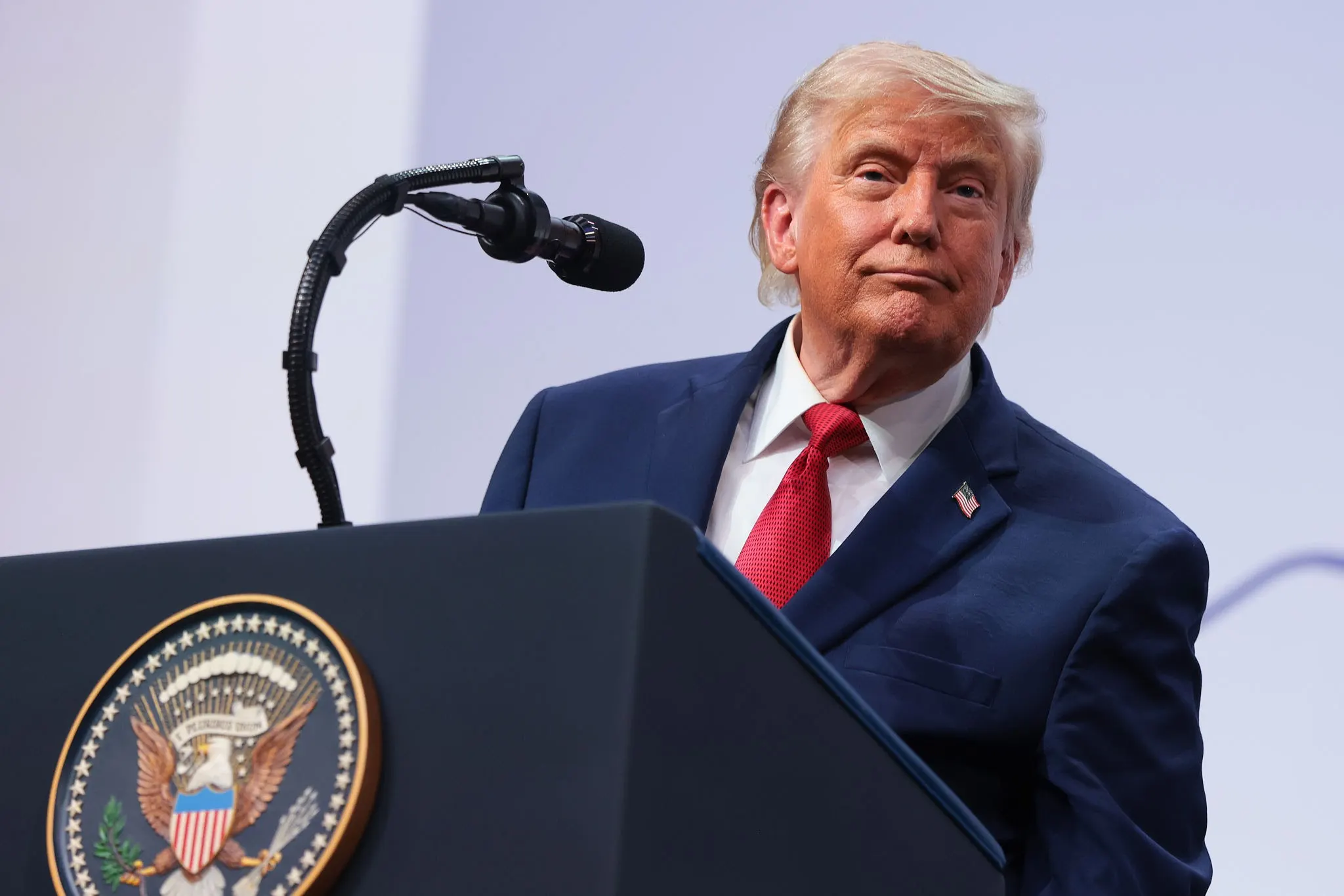 Trump acusa a Canadá de imponer “enormes aranceles” a agricultores de EU: “¡Se acabó!”