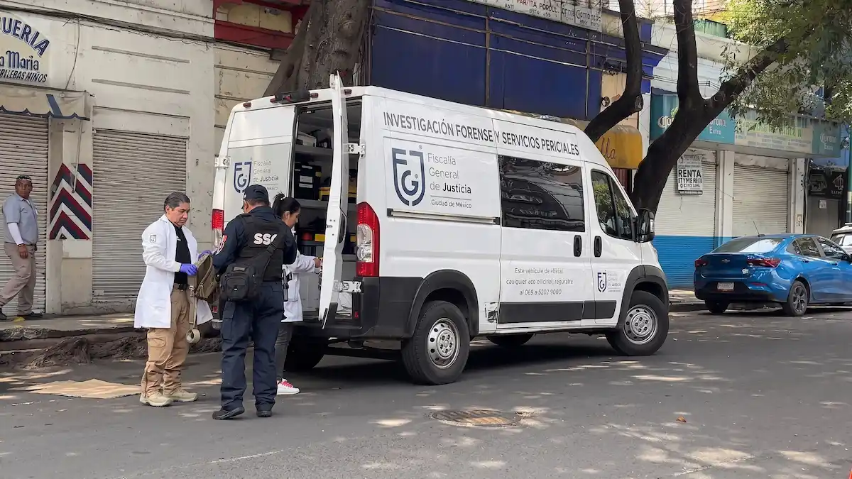 Hombre muere en calles de Santa María la Ribera; vecinos acusan falta de atención médica