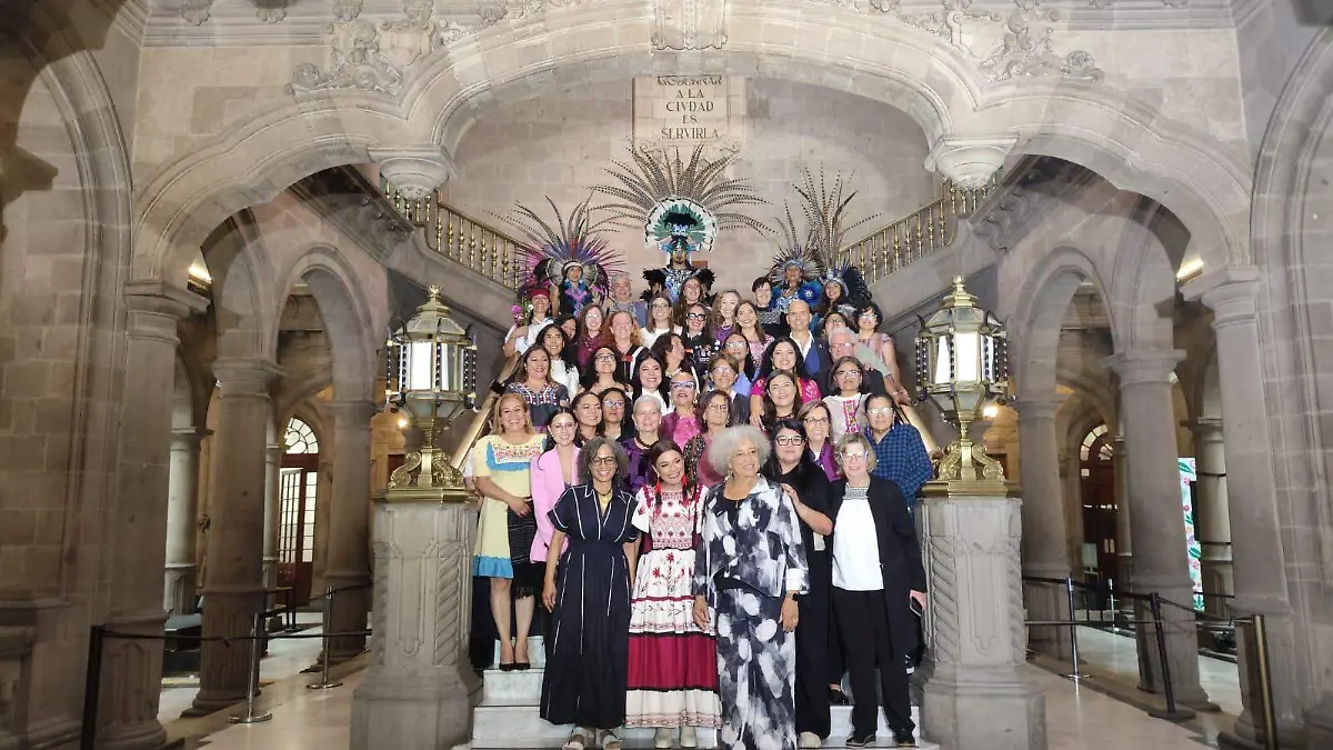 Brugada entrega las llaves de la Ciudad de México a Angela Davis