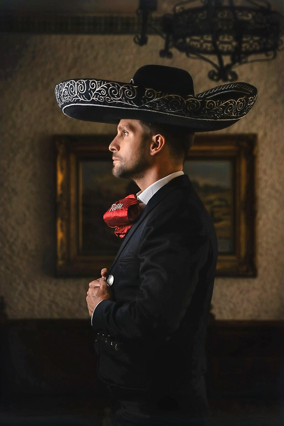 Paco de María celebra el mes de la Patria o con una inesperada versión no me queda más a ritmo del mariachi