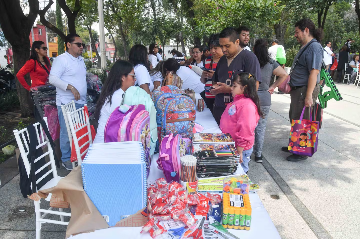 Proponen instalar puntos de intercambio y donación de útiles escolares en la CDMX