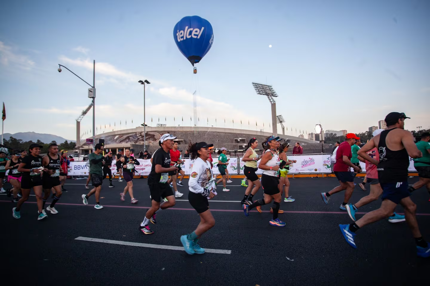Maratón CDMX reúne a 30 mil corredores y tiene nuevos campeones