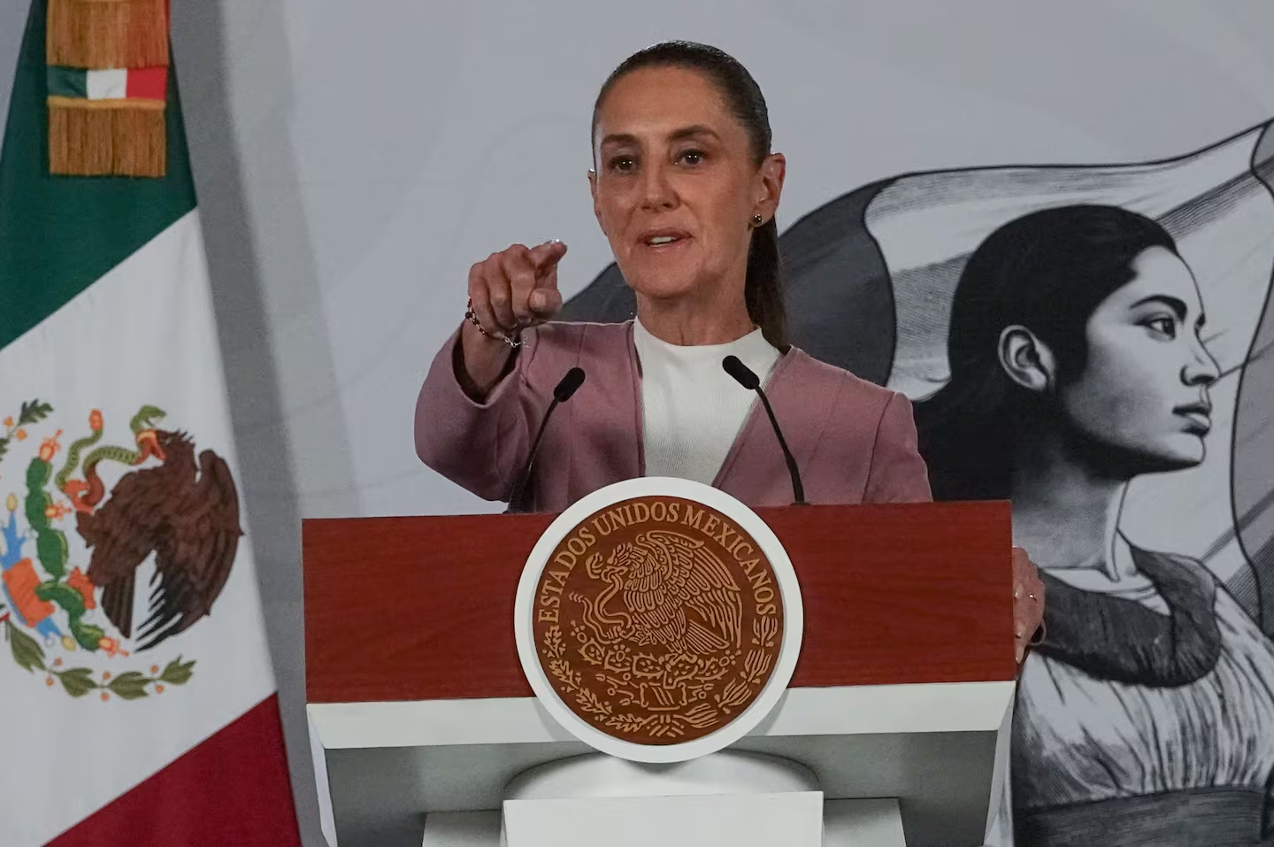 heinbaum presume construcción y rehabilitación de 78 puentes y 709 km de carreteras
