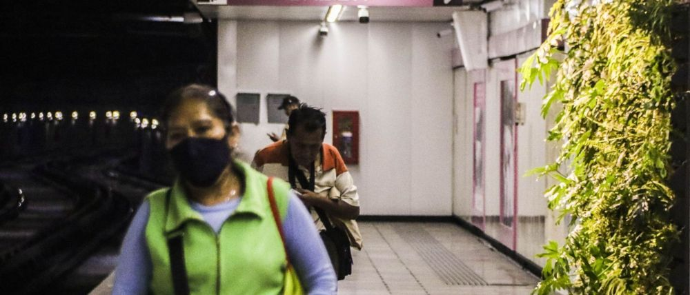 Mujer muere tras caer en la zona de vías en la estación Chapultepec, Línea 1
