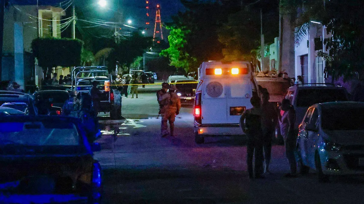 Balean a dos sujetos y quedan heridos en la colonia Ramos Millán, Iztacalco
