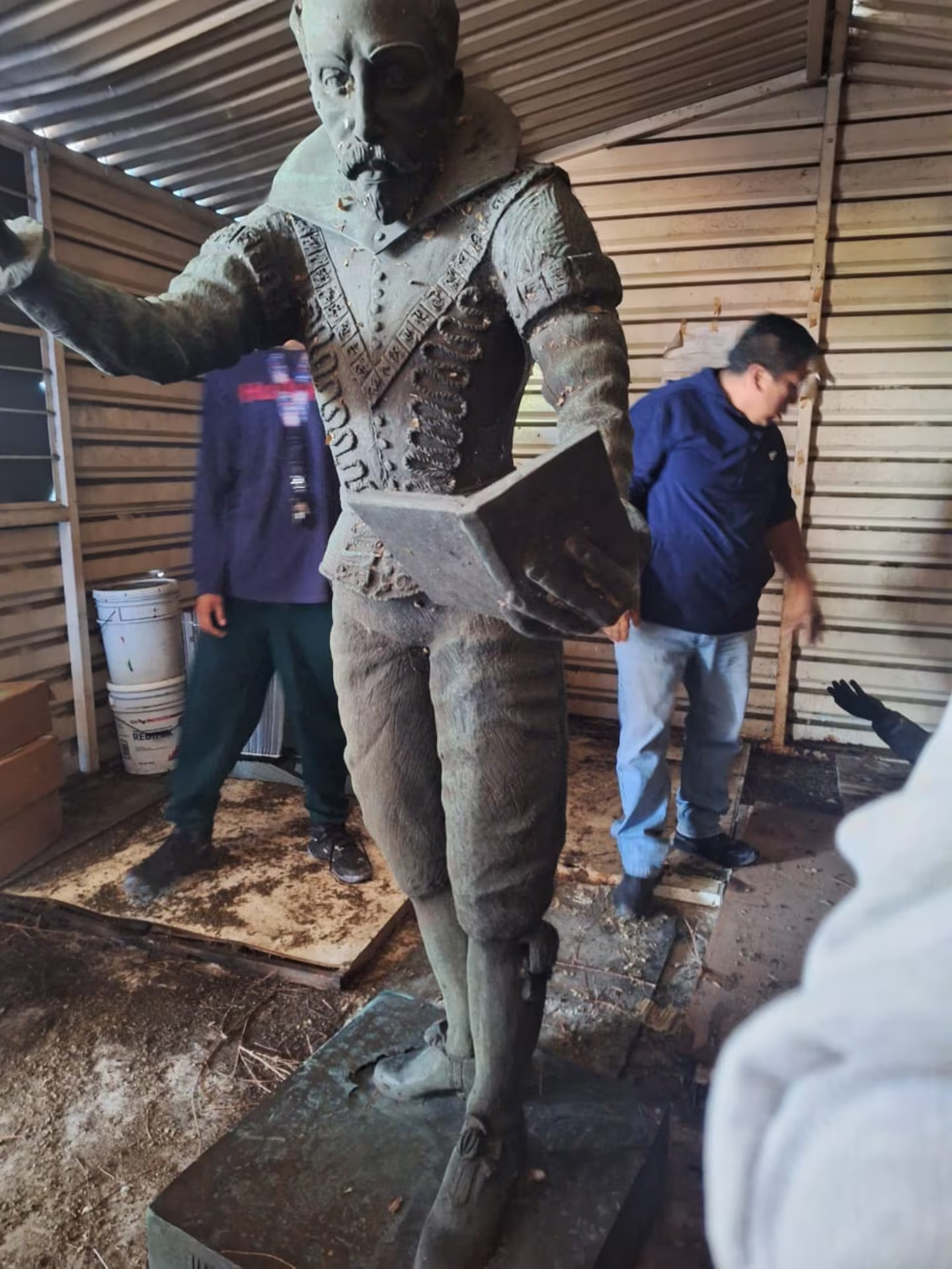 Restauran estatua de Juan Ruiz de Alarcón y Mendoza en la San Rafael