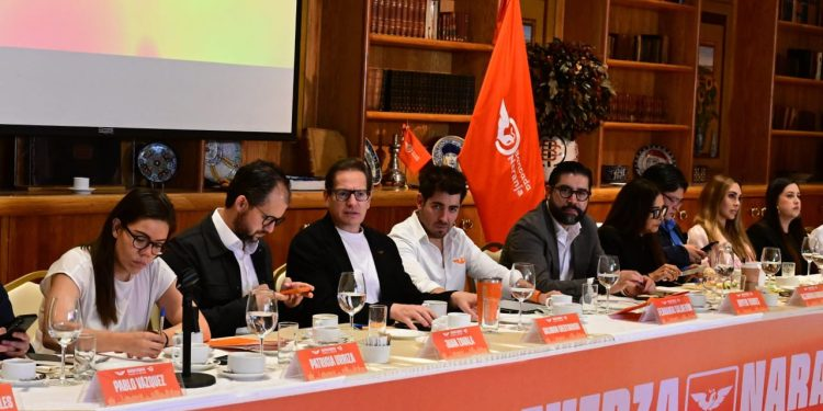 Coordenadas Políticas/Martín Aguilar/A la carga