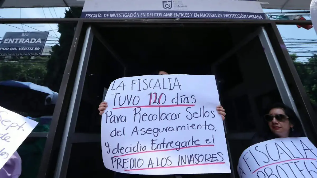 Asamblea de Barrios acusa irregularidades en restitución de inmueble y bloquea Doctor Río de la Loza