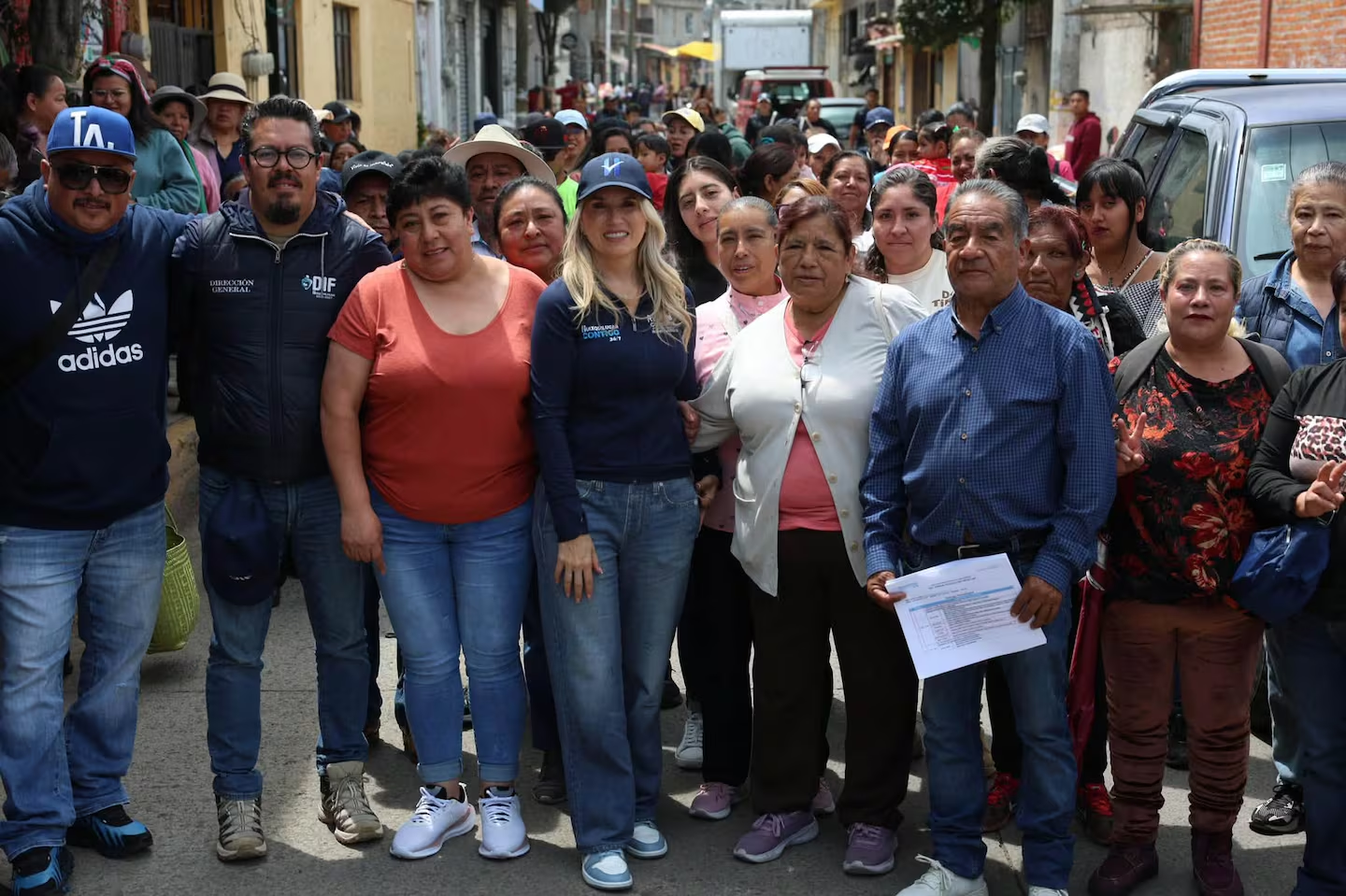 Huixquilucan inicia la pavimentación con concreto hidráulico de la Avenida 5 de Mayo