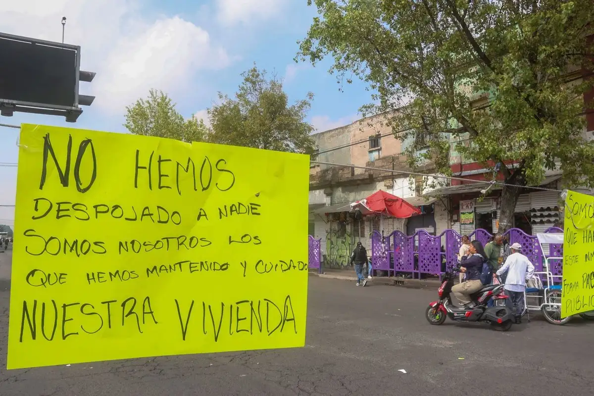 Desalojan a 14 familias de inmueble en Tepito; algunos habitaban desde hace más de 30 años