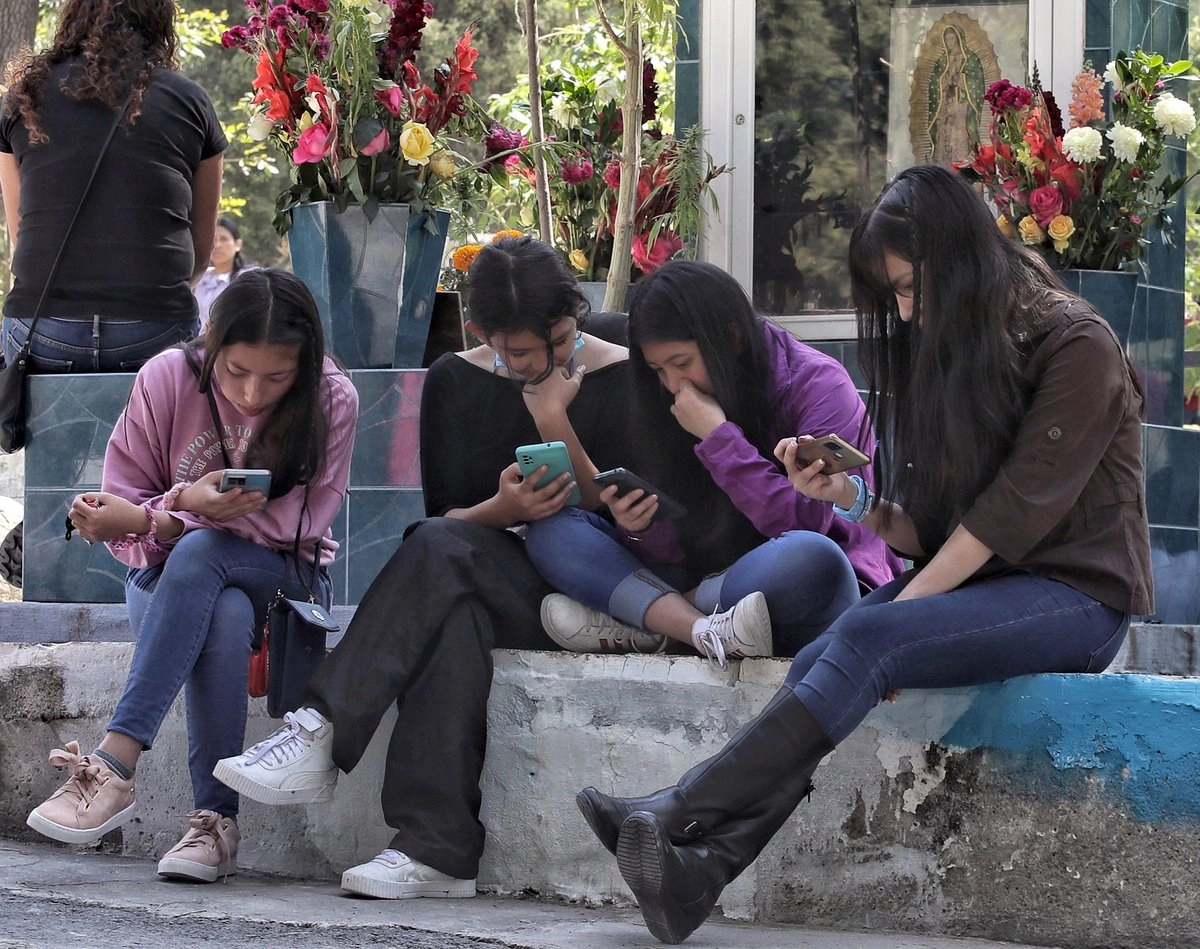 Desde el Congreso CDMX, PAN respalda regulación nacional de celulares en escuelas; pide reglas claras