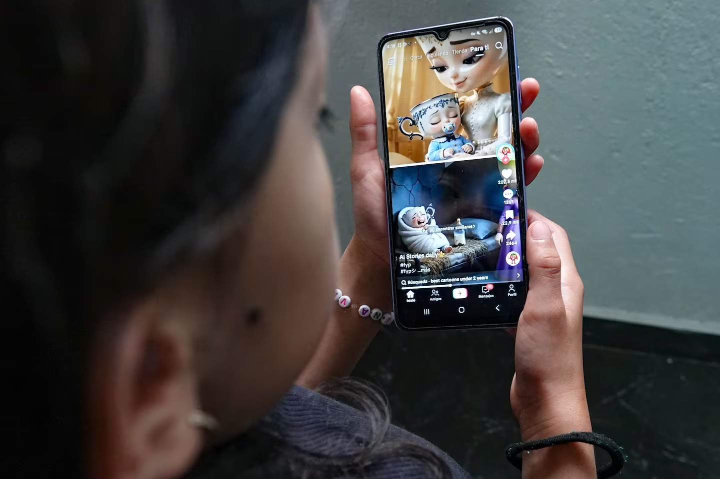 Pide Higinio Martínez acelerar dictamen que prohíbe uso de celulares en escuelas de educación básica
