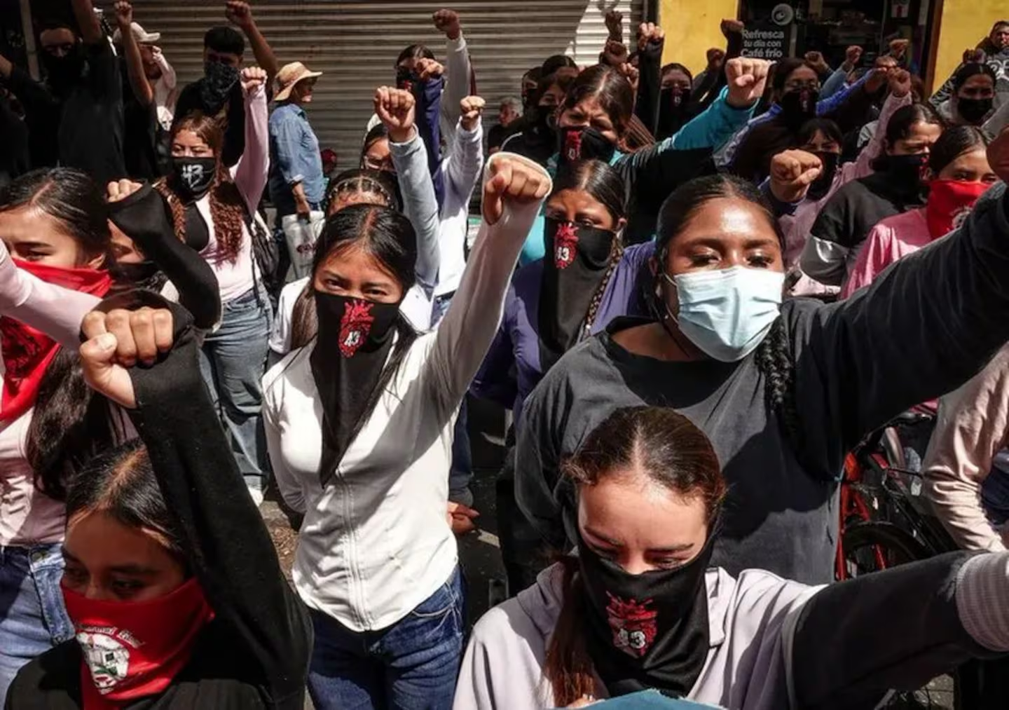 Marcha por los 43 de Ayotzinapa dejó pérdidas por 19.7 mdp a comercios: Canaco