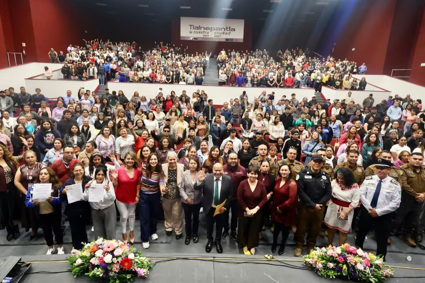 Mujeres cuidadoras reciben capacitación y licencias de conducir en Tlalnepantla